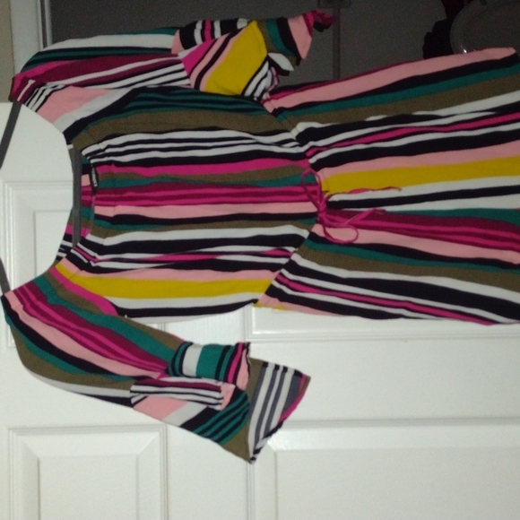 Express size s rompe so cute has a tie in the Middle with elastic spring vibes - Picture 2 of 4
